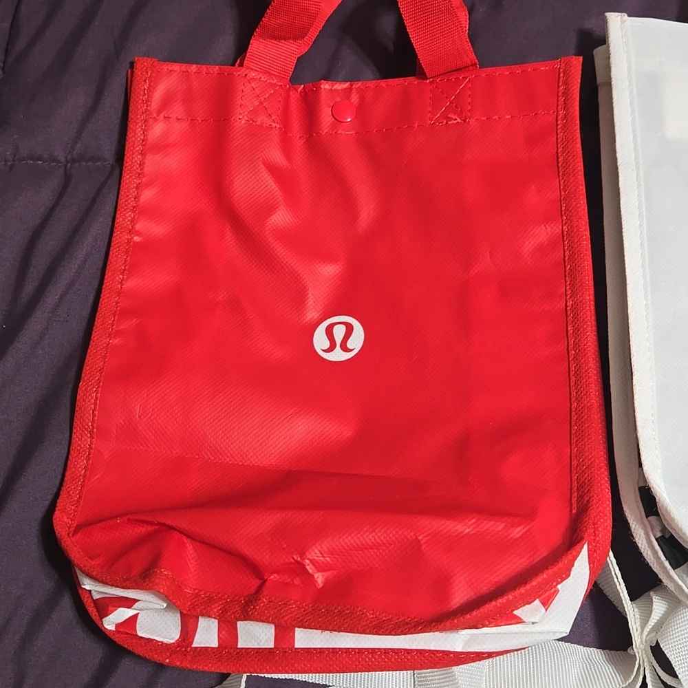 lululemon athletica Red and White Tote Bag Set of 4 - Picture 2 of 4